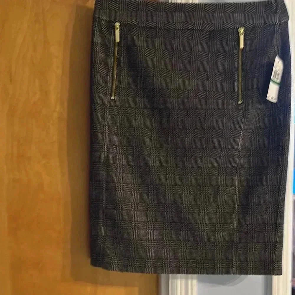 Michael kors NWT Elegant Plaid Skirt with Gold Accents